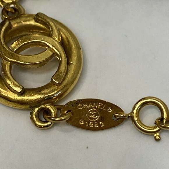 CHANEL Vintage 1983 Gold Plated Round Logo CC Brac - Picture 7 of 9